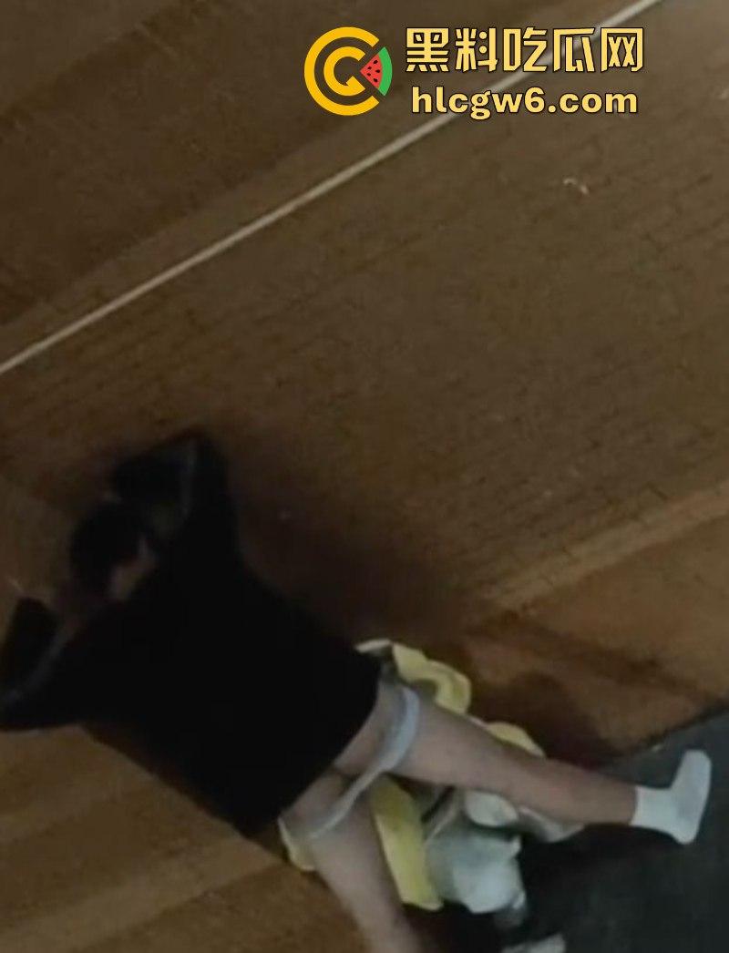 广西建设职业技术学院情侣无人角落野战泄欲被拍 掐脖耳光强制口爆 这妹子是个M吧?-5