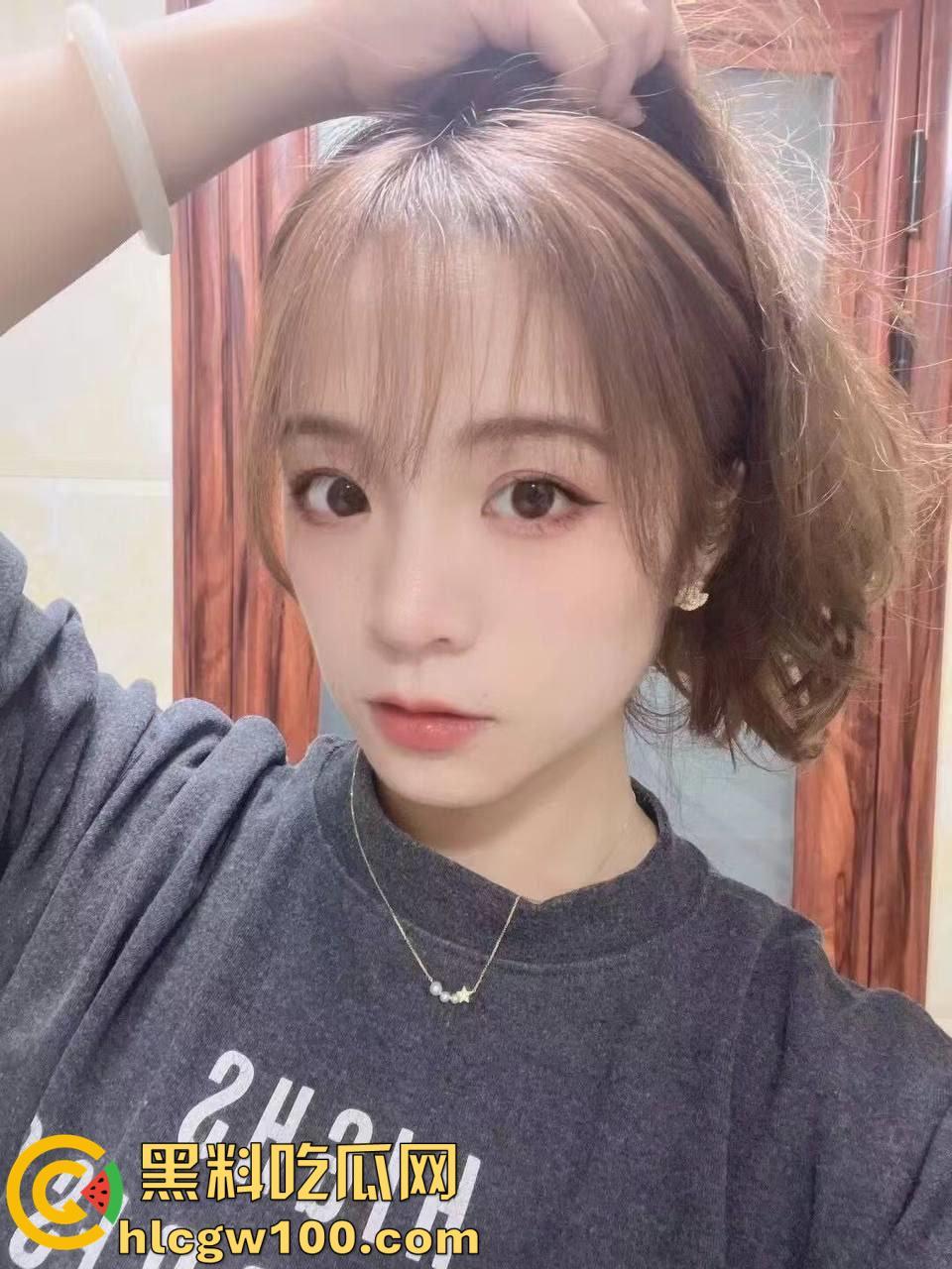 杭州工商大奶银行职员【王雅敏】,为求上位主动给领导当狗,被调的夸夸扇自己耳巴子-3