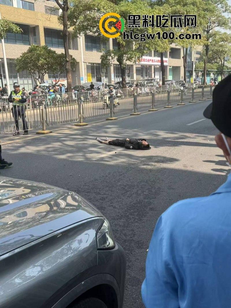 深圳福永桥头惊现亡命刀仔组团报复性随机砍人 死伤一片 还有4个在逃!-5