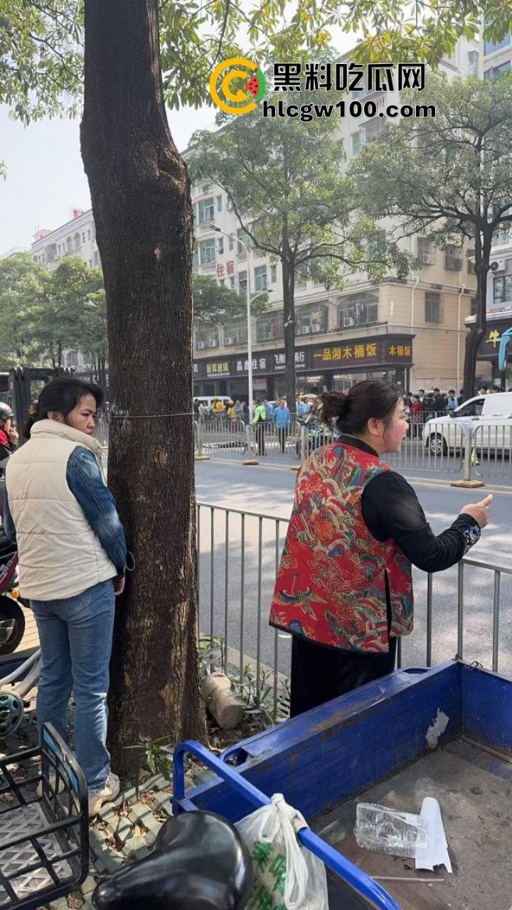 深圳福永桥头惊现亡命刀仔组团报复性随机砍人 死伤一片 还有4个在逃!-6