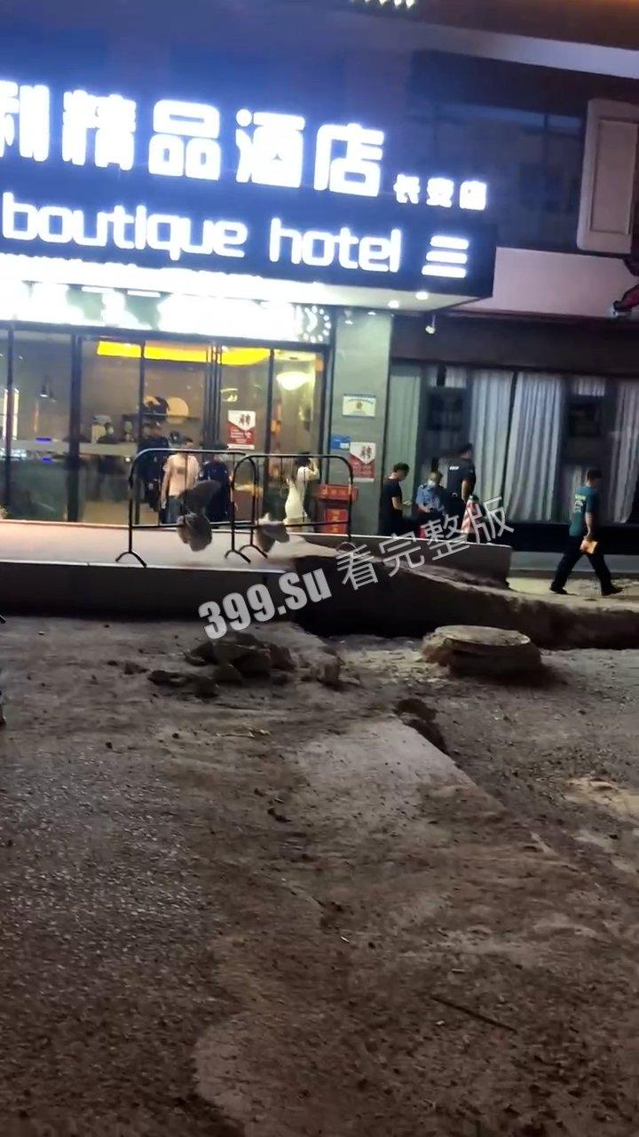 扫黄合集  常在河边走哪有不湿鞋  祝所有看到此视频的瓜友们都能在探险中平安归来！-1