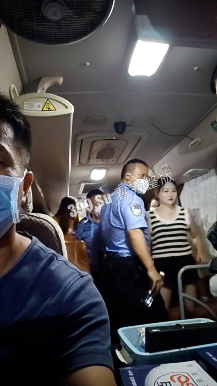 扫黄合集  常在河边走哪有不湿鞋  祝所有看到此视频的瓜友们都能在探险中平安归来！-6