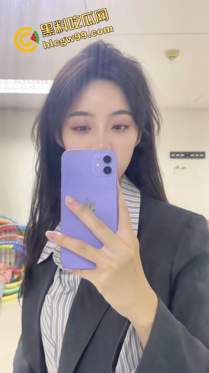 重庆酒店前台小姐『吴盈』为顾客提供特殊服务,勾引大哥割白虎后入双洞齐插!独家曝光流出!-2