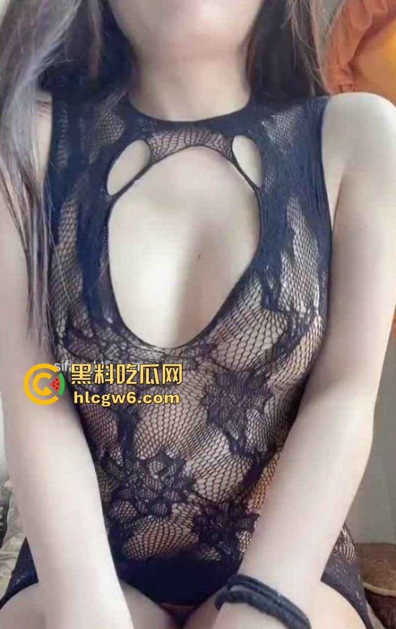 极品巨乳自拍视频外泄!大胆自嗨自慰骚姿势,全程高能让人看了欲罢不能!-14