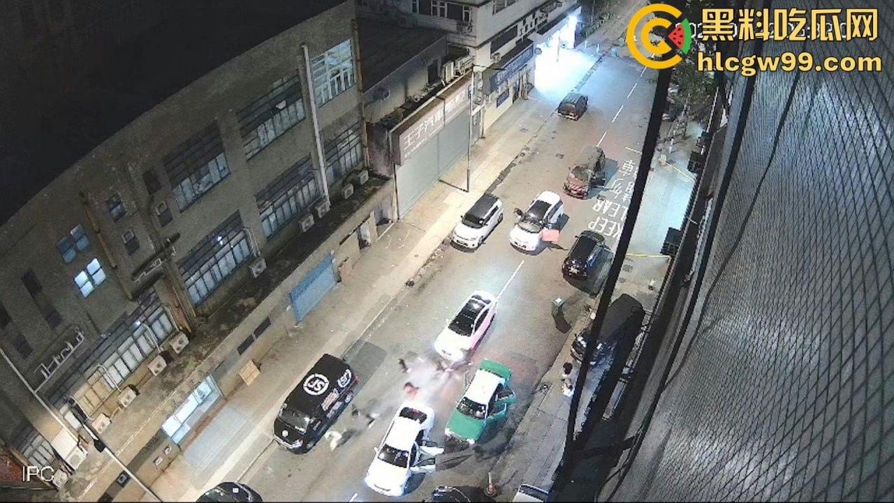 现实黑社会香港选坐馆前的争斗,【胜和】骨干被【新义安】众刀手驾车包抄,乱刀追砍搏杀至死-2