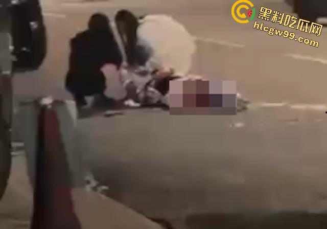 现实黑社会香港选坐馆前的争斗,【胜和】骨干被【新义安】众刀手驾车包抄,乱刀追砍搏杀至死-7