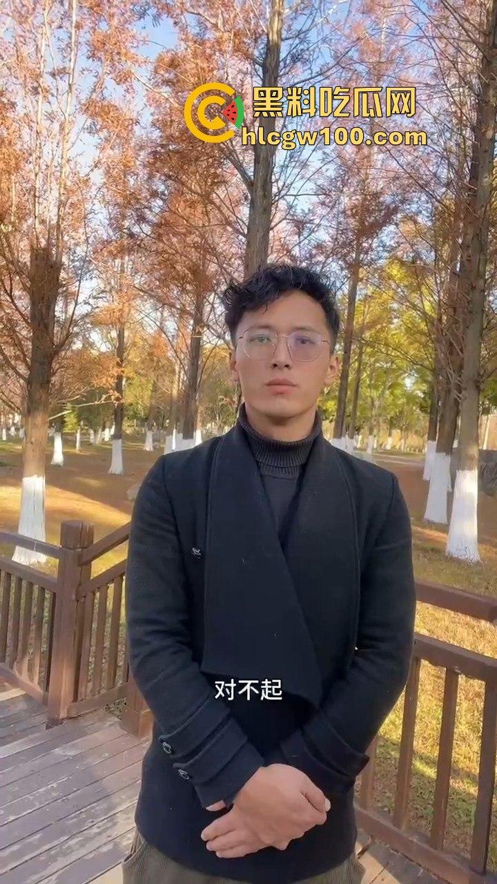 云南保山市君悦广场男子【王麒麟】表白成功，不料给正牌女友抓包，时间管理大师错误案例！！-1