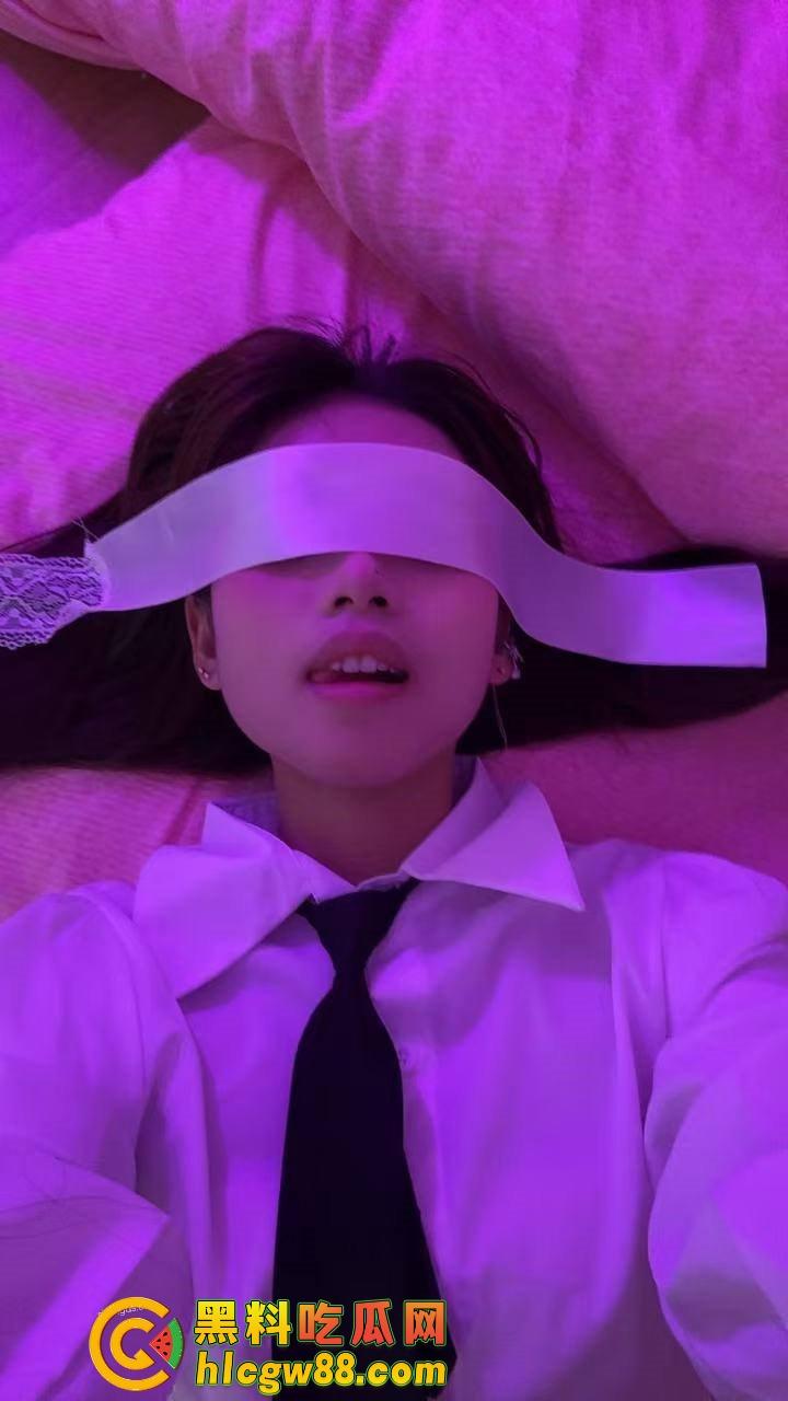 厦门酒吧气氛组极品眼镜骚婊『兰芊芊』酒吧10瓶皇家礼炮带走,制服丝袜被操高潮了主动求拍!-14