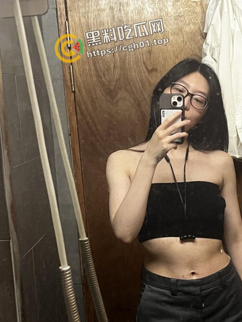 健身教练的新赛道!北京女教练风骚自拍浓密阴毛 桃红乳晕 勾引学员买课还不让操 私密视频照片被流出-6