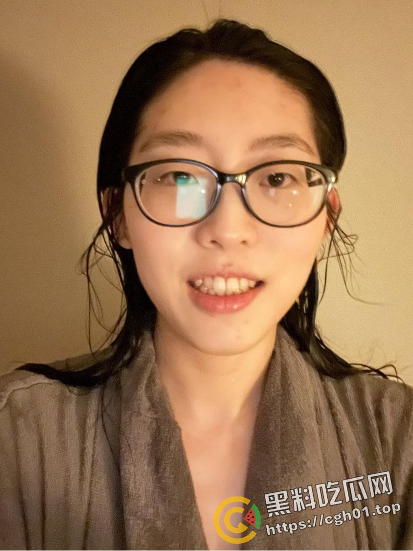 健身教练的新赛道!北京女教练风骚自拍浓密阴毛 桃红乳晕 勾引学员买课还不让操 私密视频照片被流出-11