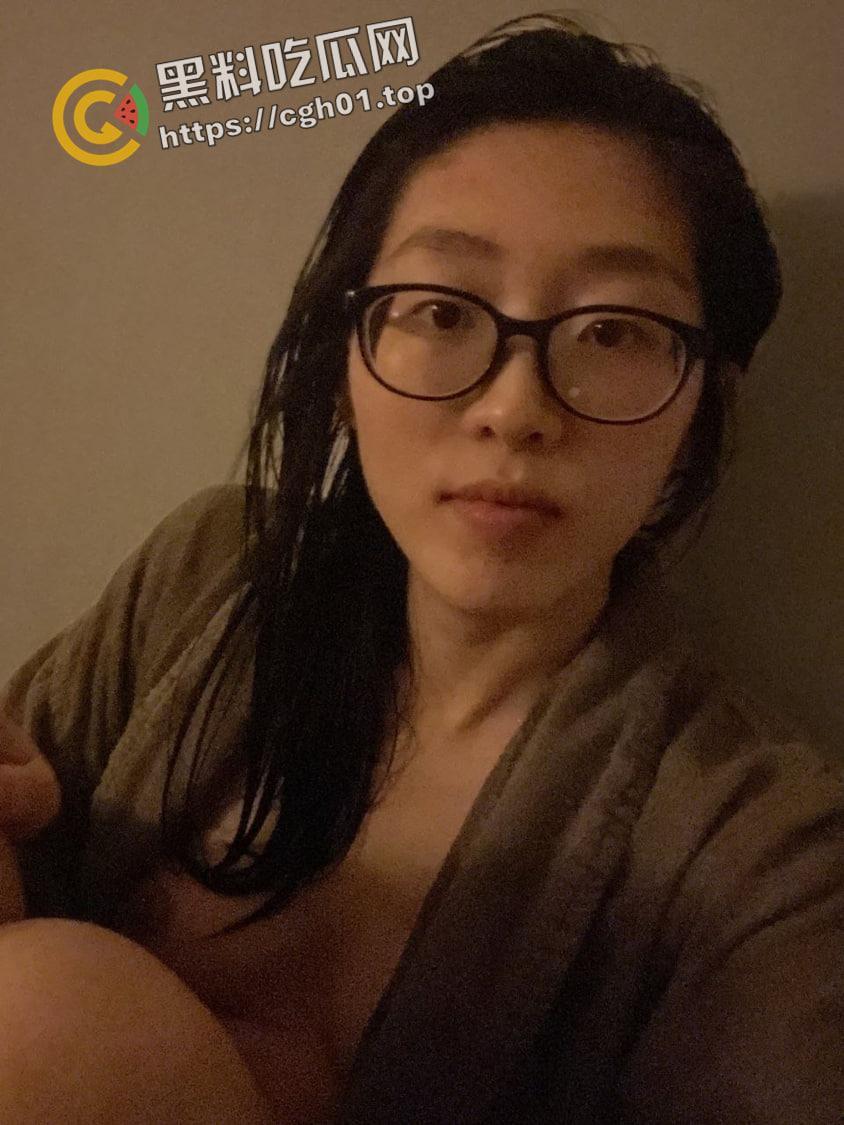 健身教练的新赛道!北京女教练风骚自拍浓密阴毛 桃红乳晕 勾引学员买课还不让操 私密视频照片被流出-12