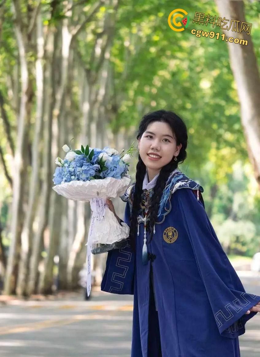 华中科技大学【刘婷婷】,为了缓解学习压力约炮体育生,SM捆绑调教口交,清纯嫩妹也有受虐发骚的一面 !-5