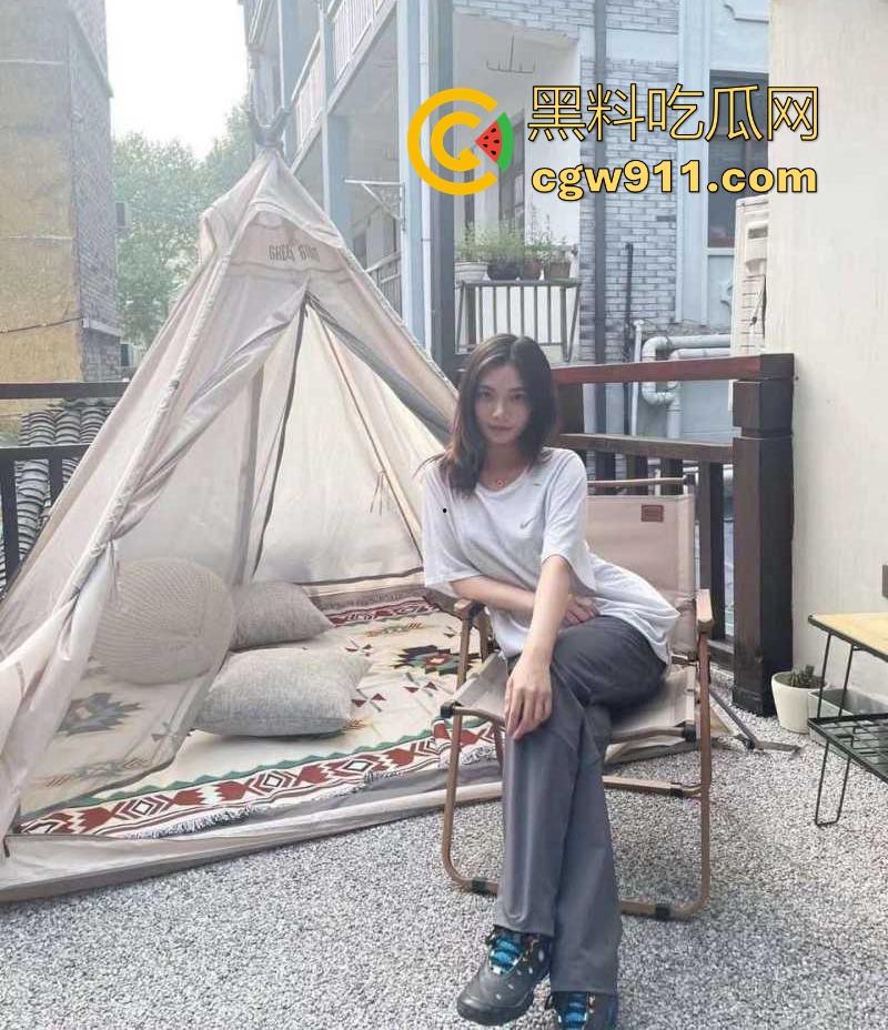 杭州外国语学院【肖璋慧】为取悦金主毫无下限 车震受虐3P无所不能,爽到浑身抽搐高潮不止!-5