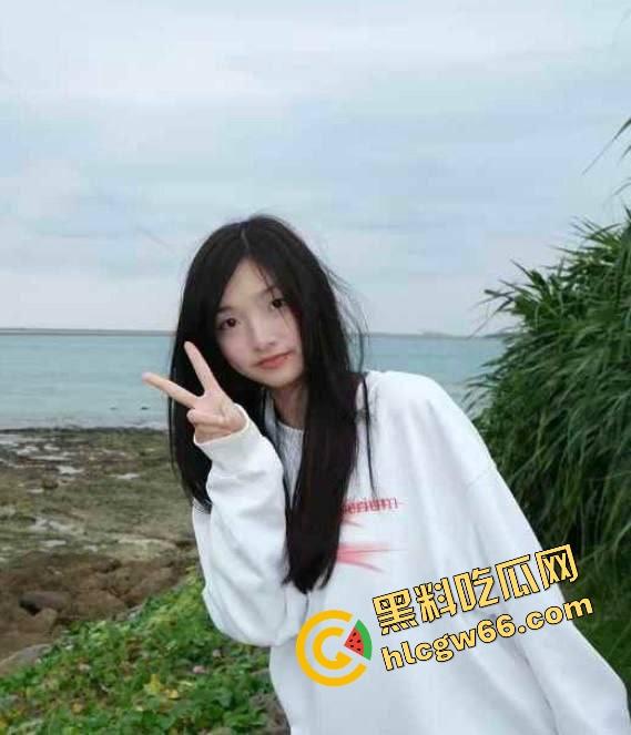 别看穿JK装,南充女大【李萌】骚得一匹,清纯大三女自拍掰穴自慰流出,阴唇黑得像涂了墨水!-5