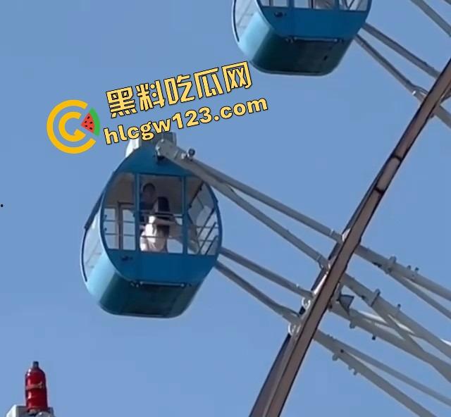 宁波摩天轮上疯狂野炮,骚女坐上去骑到飞起 哥们拿着旗舰手机超清偷拍全过程 群里分享给兄弟吃瓜!-10
