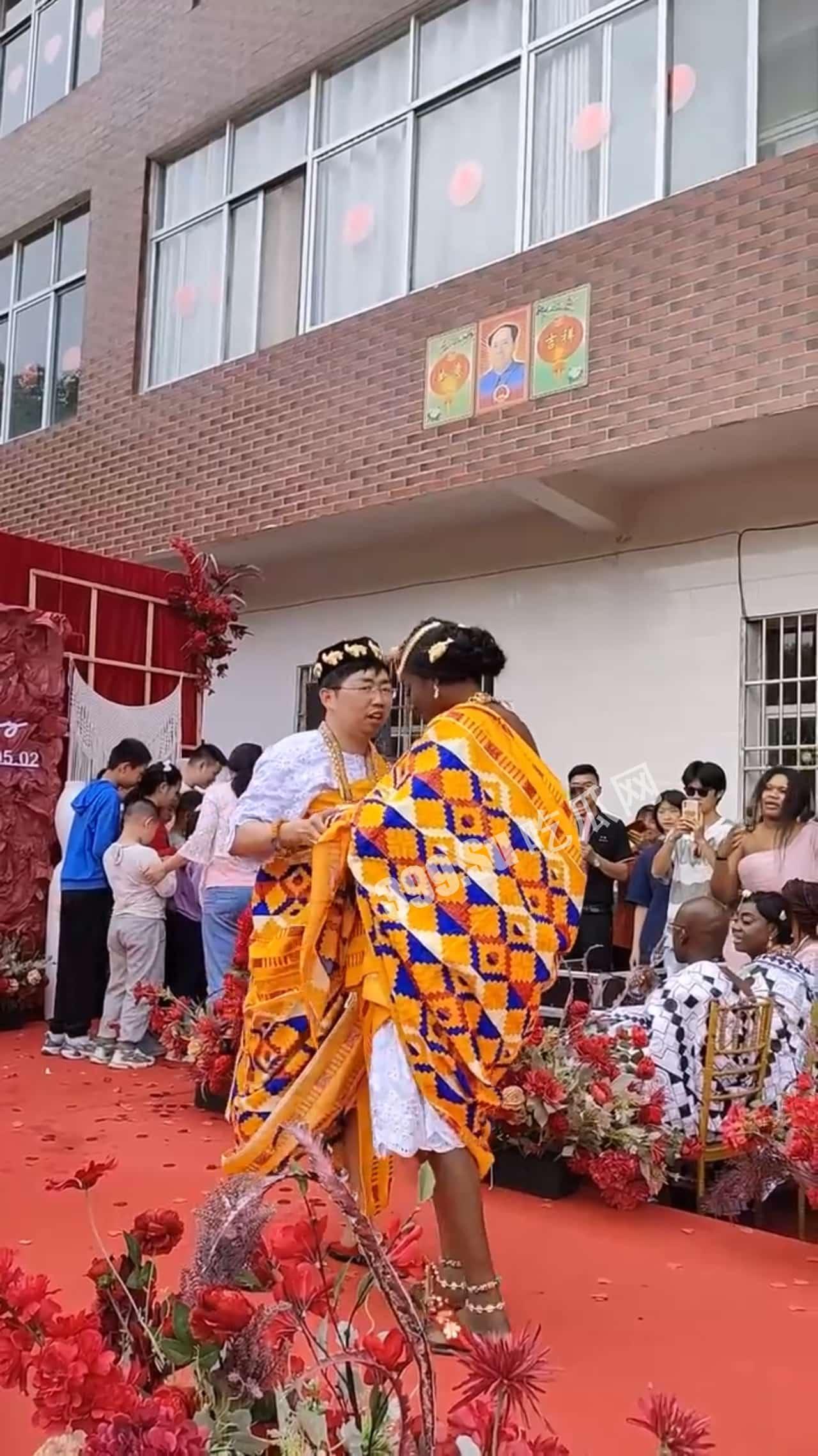 小个男迎娶黑妹 据说女方是科特迪瓦人🇨🇮女方家底十分有钱-5