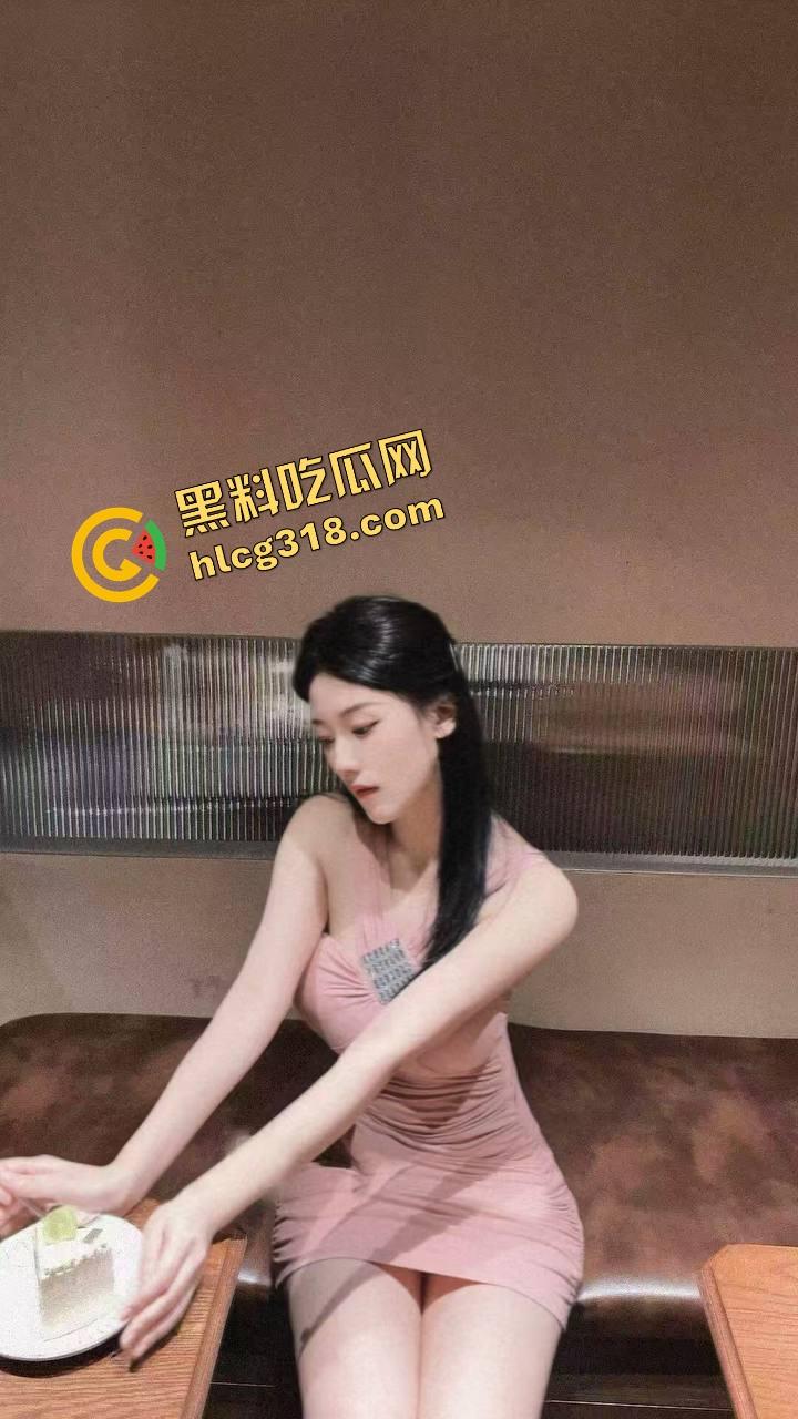 广州天河JK妹子喝断片开始通灵完成任务,真空掀裙坐闺蜜腿上磨逼,屁股一扭直接把旁边哥们干自闭了!-4