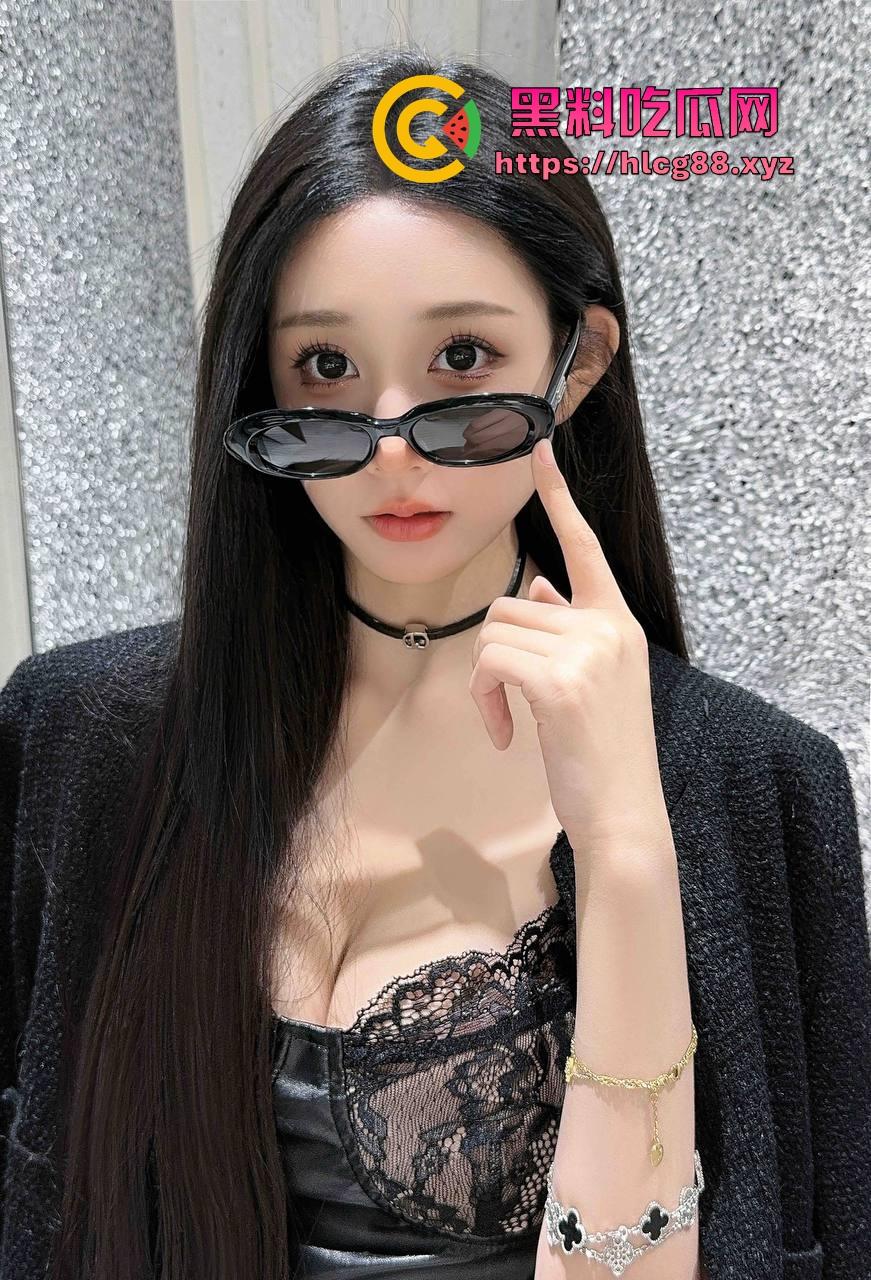 深圳外围天花板,福田02年『王微微』平面模特全国可飞,长腿C奶主动掰逼让检查,异形级骚穴重口慎入!-1