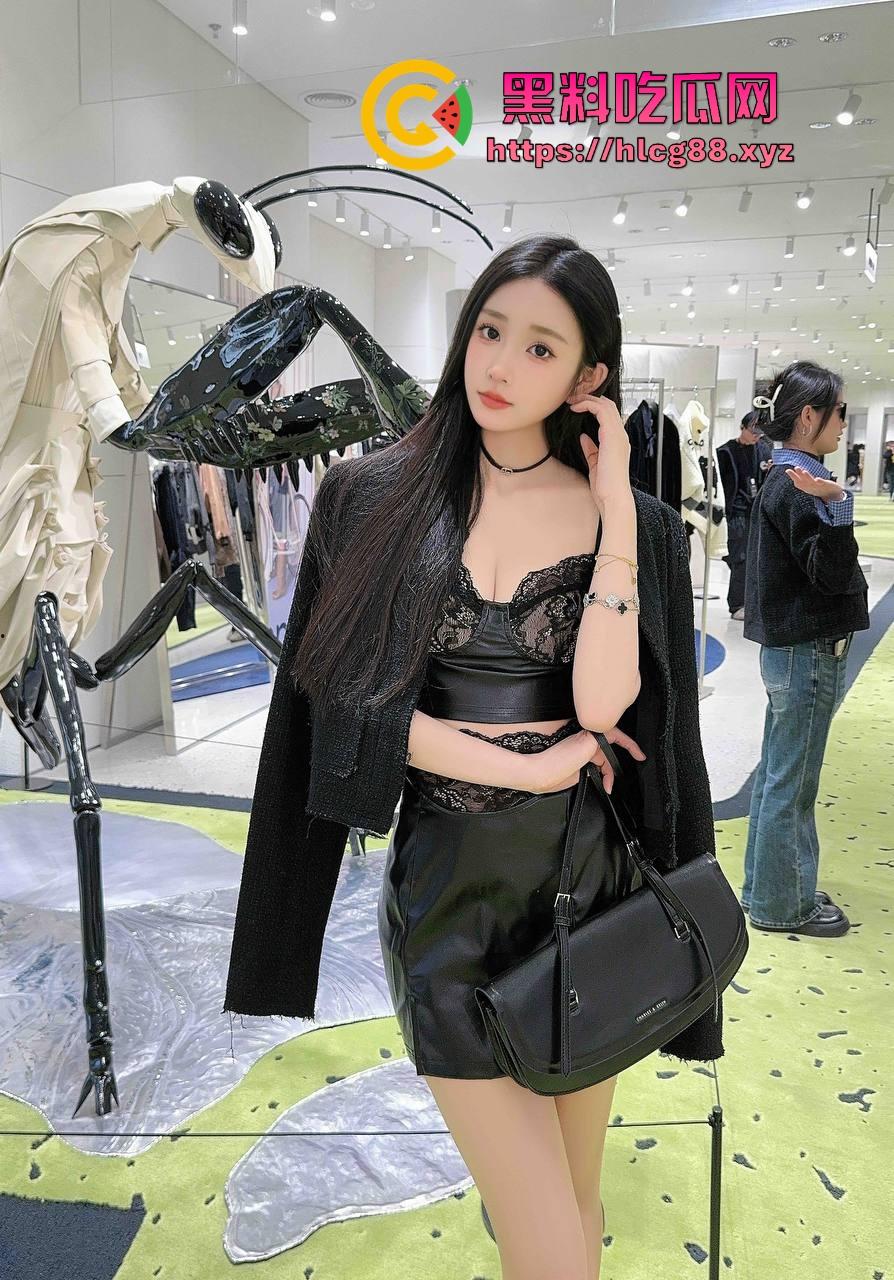 深圳外围天花板,福田02年『王微微』平面模特全国可飞,长腿C奶主动掰逼让检查,异形级骚穴重口慎入!-4