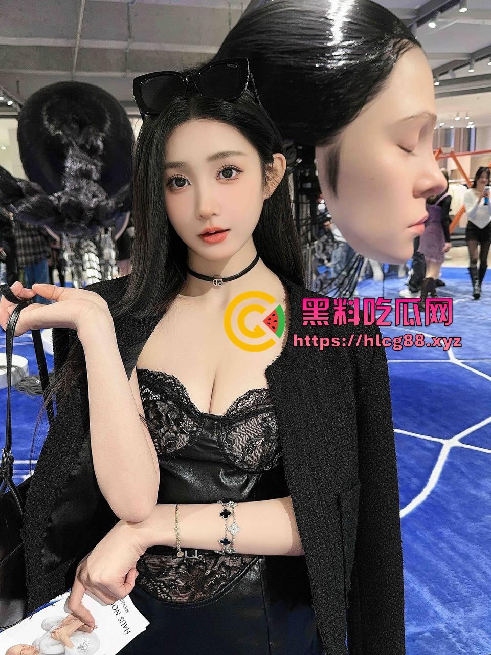 深圳外围天花板,福田02年『王微微』平面模特全国可飞,长腿C奶主动掰逼让检查,异形级骚穴重口慎入!-5