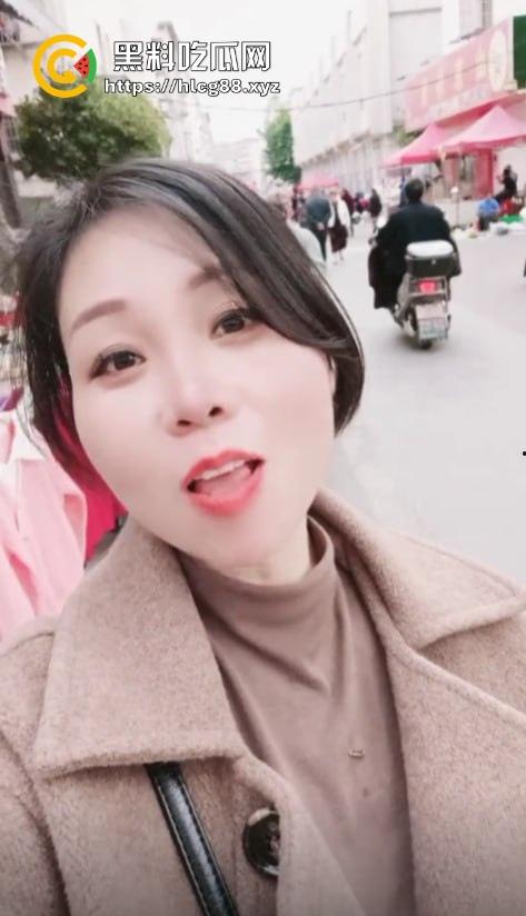 抖音少妇【莲儿】红高跟黑丝自慰视频卖38,做爱片68块随便看,卷成这样400块怕是能操这熟妇的烂逼!-4