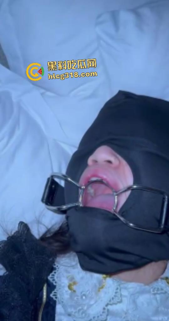 杭州萝莉出轨约炮!骚穴被情人灌醉内射,嘴巴用器具打开,大腿画“正”字,这是标记被操了多少次?-5