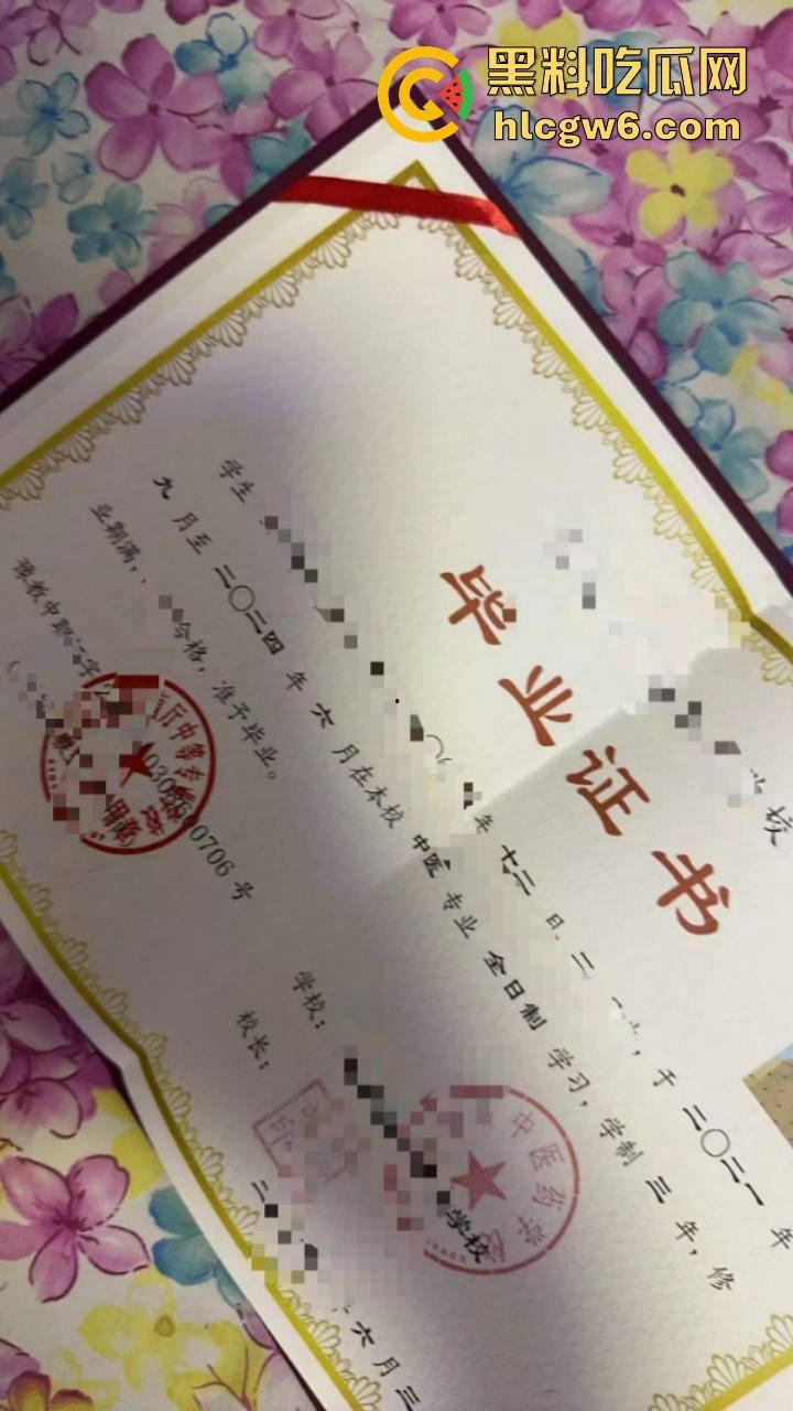 火车卧铺偶遇骚嫩小护士『李丹雅』三句话撩到手,软卧车厢直接无套爆操,干到高潮还约好下车酒店续战!-2