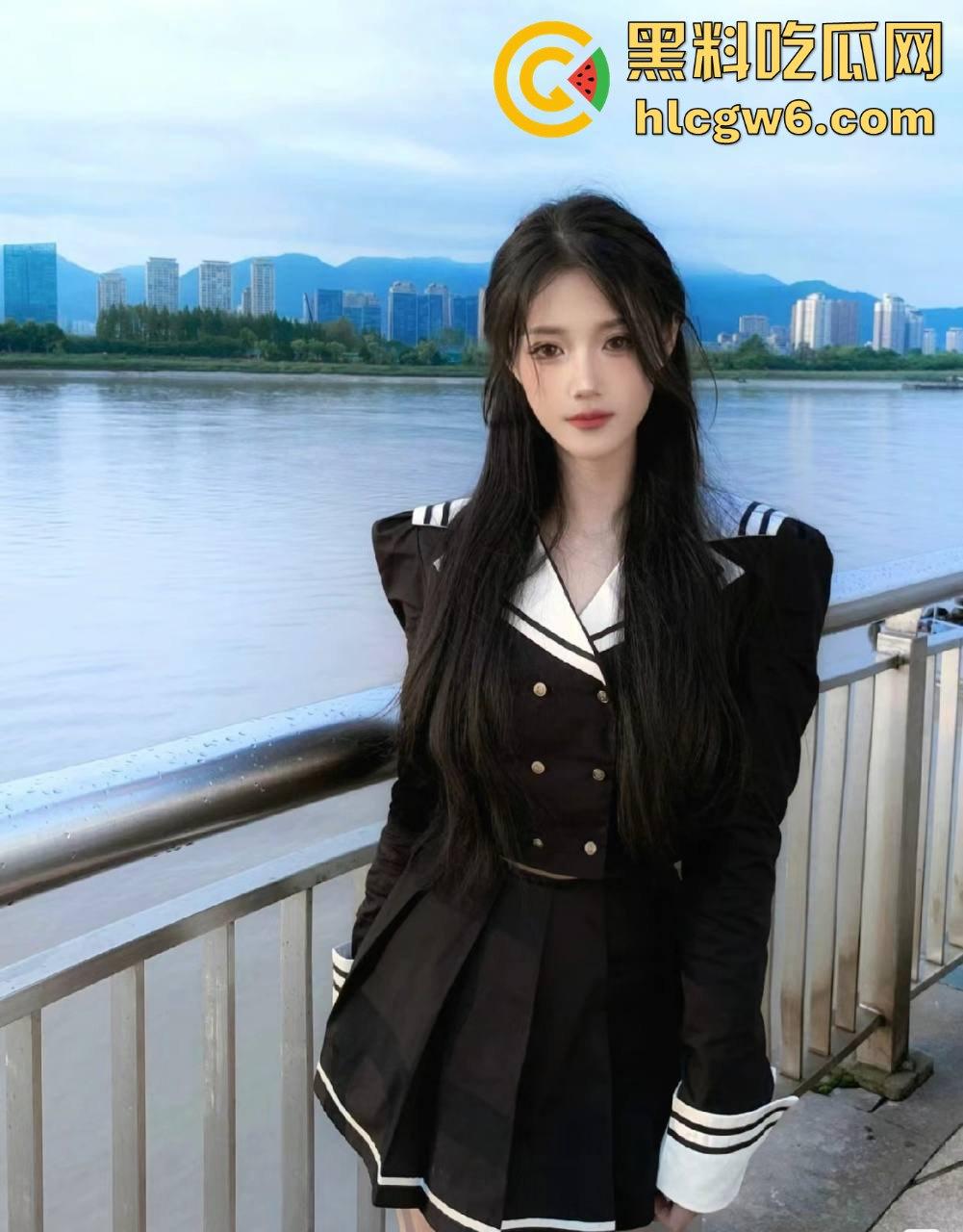 火车卧铺偶遇骚嫩小护士『李丹雅』三句话撩到手,软卧车厢直接无套爆操,干到高潮还约好下车酒店续战!-5