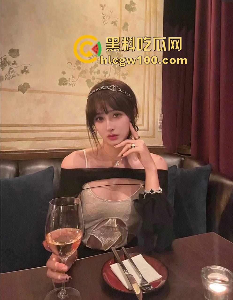 海南政协常委『张泰超』五妻生活奢华曝光，26岁小老婆豪宅震撼人心 一面墙的茅台20万马桶 大老婆还能怎么壕？-8