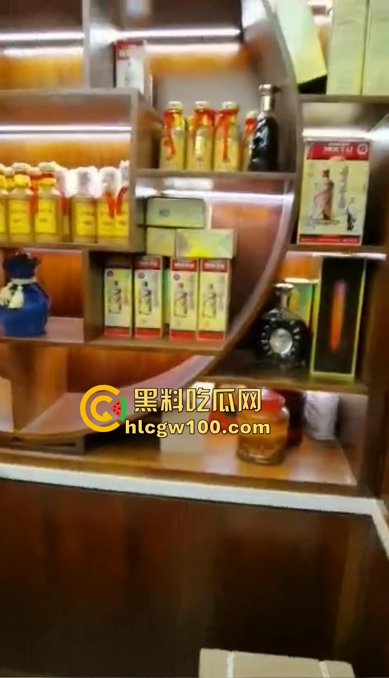 海南政协常委『张泰超』五妻生活奢华曝光，26岁小老婆豪宅震撼人心 一面墙的茅台20万马桶 大老婆还能怎么壕？-18