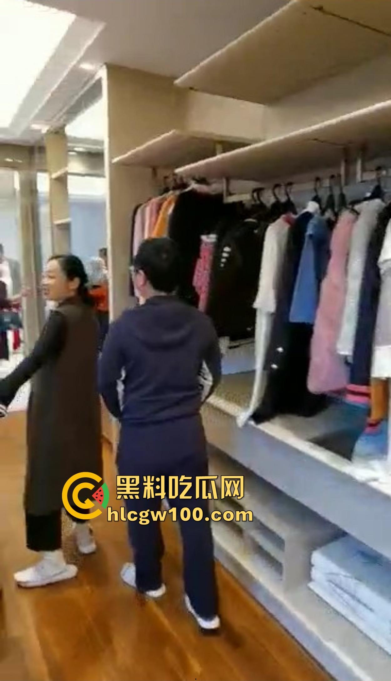 海南政协常委『张泰超』五妻生活奢华曝光，26岁小老婆豪宅震撼人心 一面墙的茅台20万马桶 大老婆还能怎么壕？-22