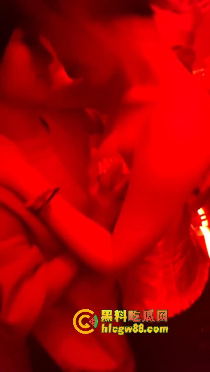 再见了朋友，今晚我就要起航！夜店丰乳肥臀小骚逼，直接摸逼闻味，确认确认无异味即刻战斗状态！-5