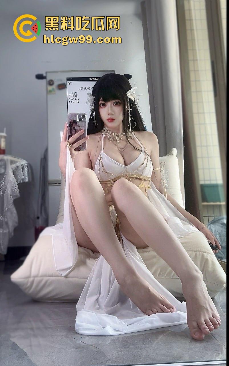 OF极品骚鸡【九言舞娘】美臀巨乳大长腿,白虎粉嫩逼夹着跳蛋抖得不行,这身材光看都想射!-7