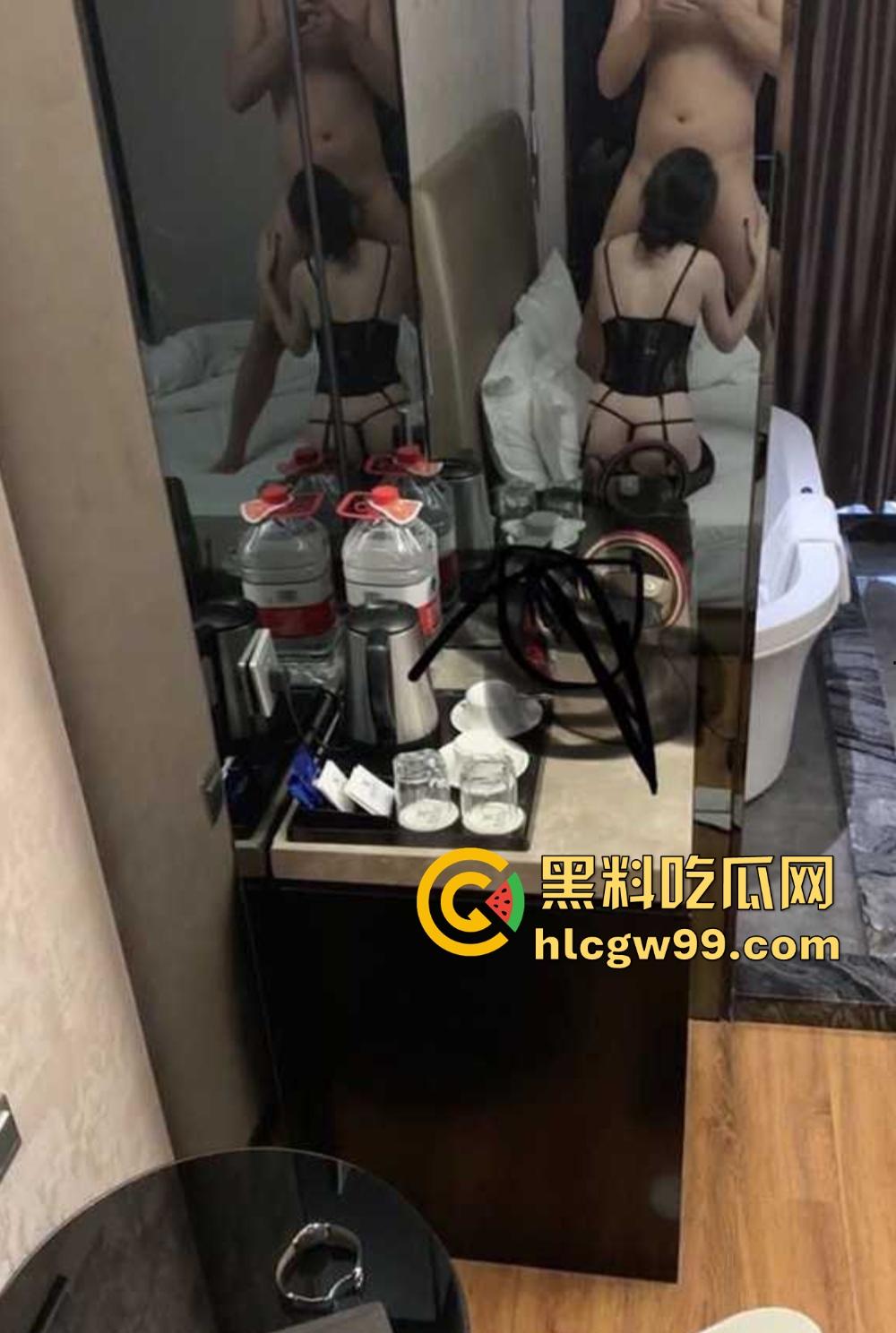 公司高冷御姐勾引同事酒店大战,情趣套装跪舔鸡吧骚到炸裂,反差成精,可惜碰上个软屌男同事玩不明白!-10