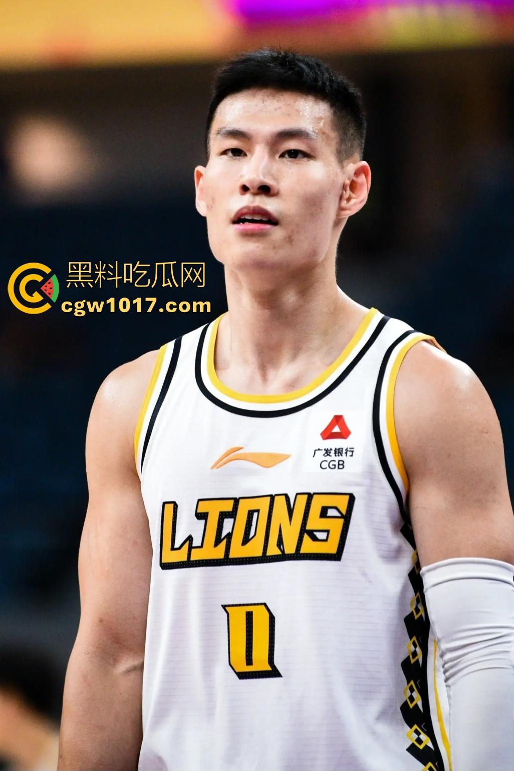 骚女们的福利来了!CBA猛男【林秉圣】更衣室全裸视频泄露!翘臀胸肌炸裂,鸡鸡小巧软绵绵,不妨碍女粉丝舔屏!-6