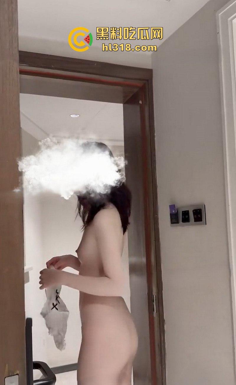 海角乱伦,跟我的刚上大学的表妹开房,尝试大胆酒店开门露出啪啪,白虎嫩穴被后入猛操,疯狂喷水!-8