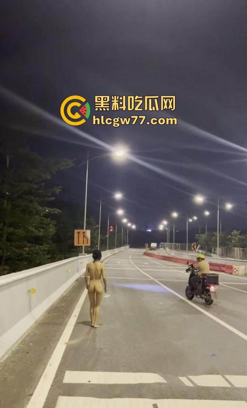 反差熟女【CikaiMoon】全裸马路露出 主动勾引外卖小哥 看的小哥目瞪口呆 久久不愿离去!-5