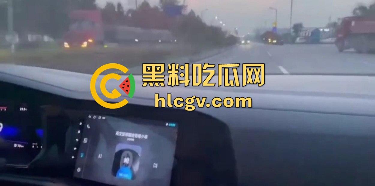带妹飙到212码,大众车毁人亡!精神小伙翻车直播秒变吃席现场,欢迎瓜友围观!-3