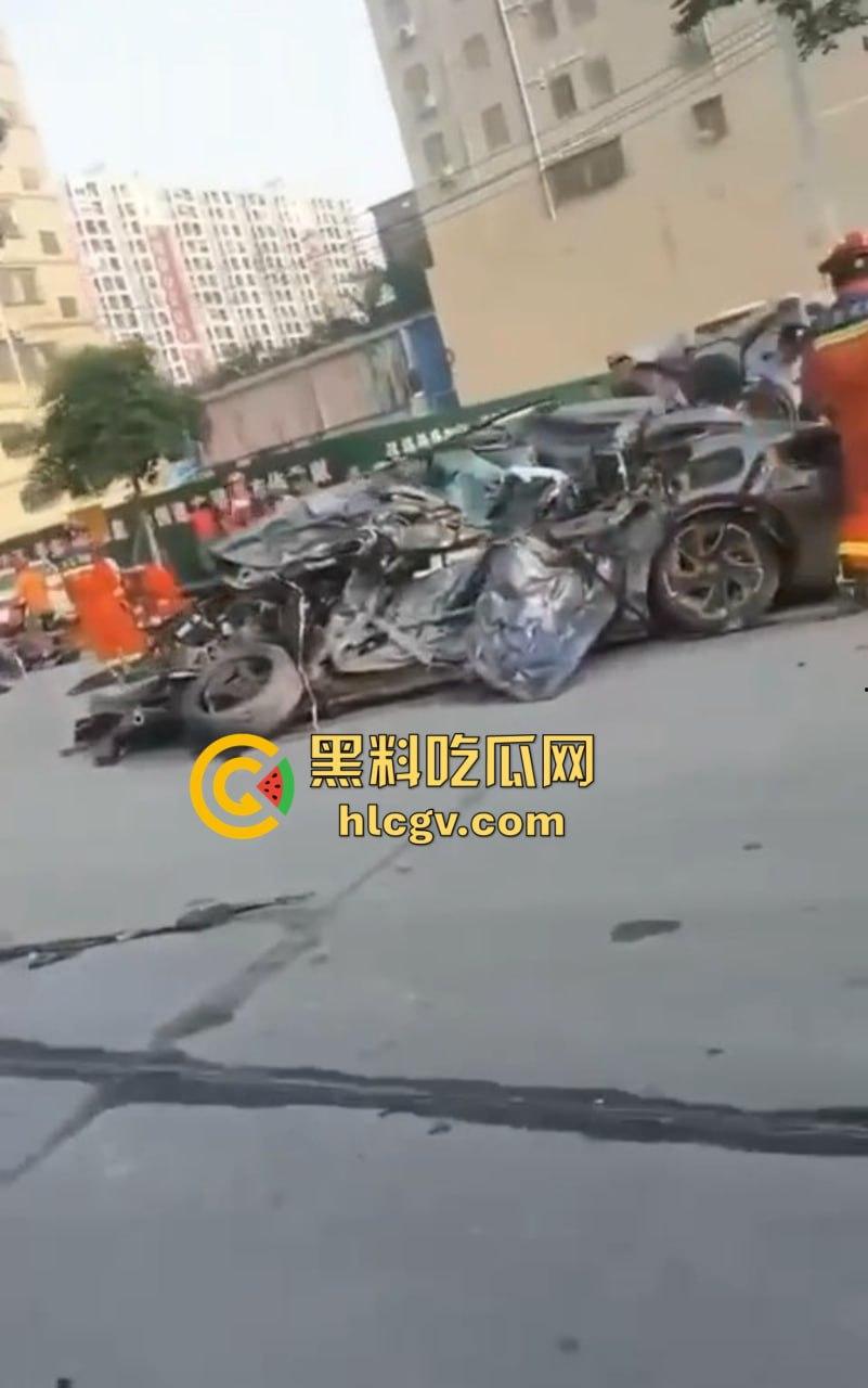 带妹飙到212码,大众车毁人亡!精神小伙翻车直播秒变吃席现场,欢迎瓜友围观!-10