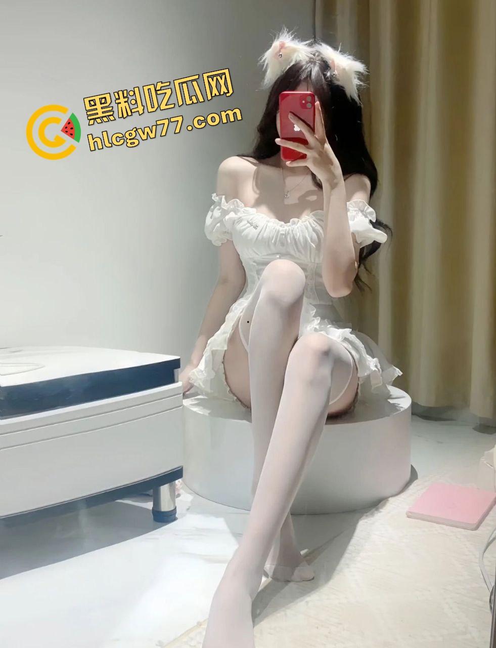 重庆女神学姐『李香』被富二代当玩具轮操,自慰成瘾下体红肿,每晚潮喷三次才睡得着!-6