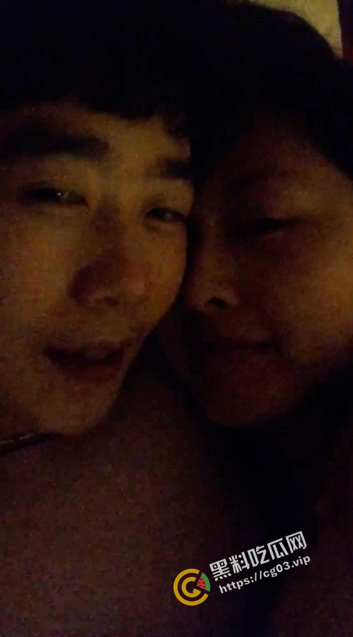 女同磨豆腐做爱遭泄漏 原相机自拍 能清楚听到刺耳的淫语骚话和做爱的呻吟声-22