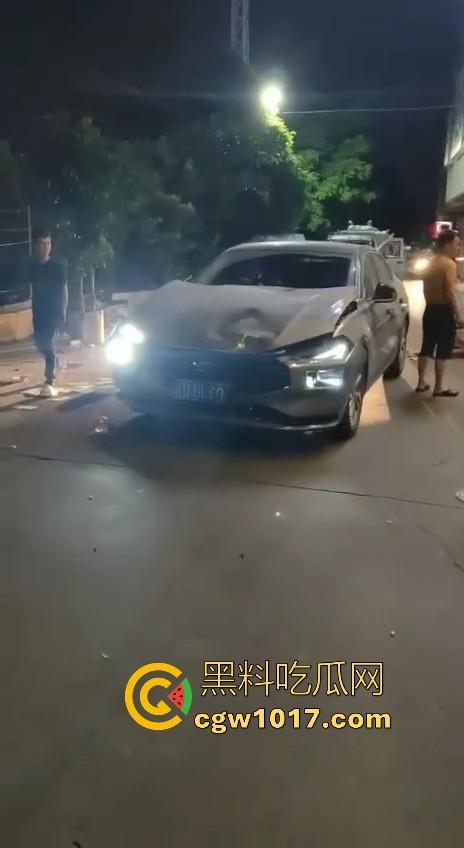 鬼火少年深夜惨遭横祸!深夜凌晨被醉酒司机撞了个倒头就睡,人都飞起来了,车的零件都着火了,极其惨烈!-10