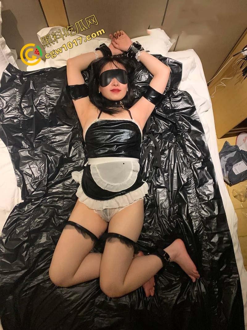 北京国企员工【邓佳佳】分手后被曝:清纯眼镜婊被前男友各种调教,粉嫩小穴被无套内射,床上淫态尽显!-9