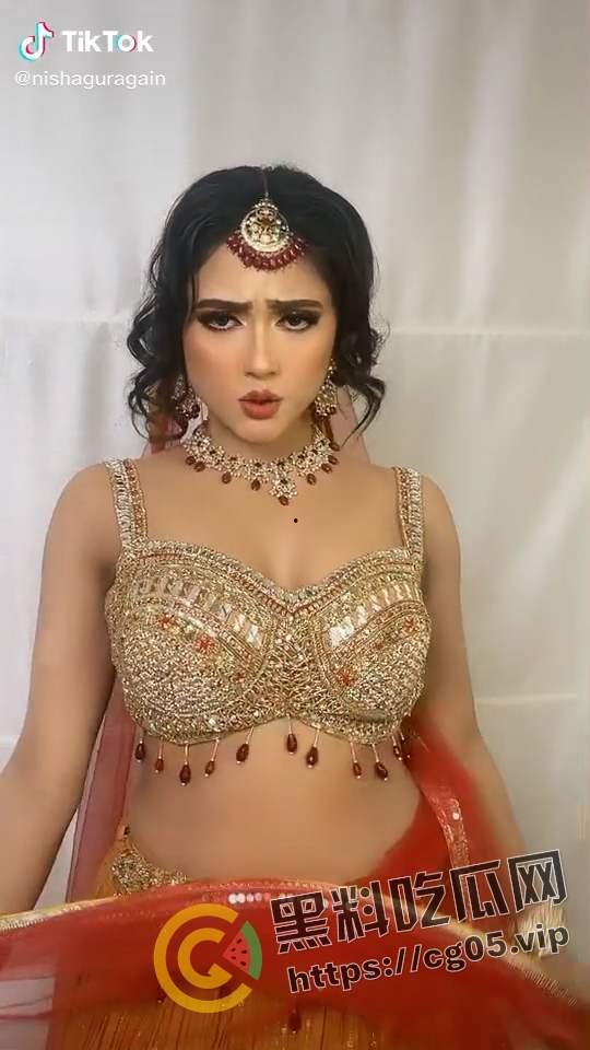 印度淫娃!Tiktok INS 印度网红 【妮莎】【NishGuragain】和男朋友性爱自拍流出 咖喱味的极品美女-10