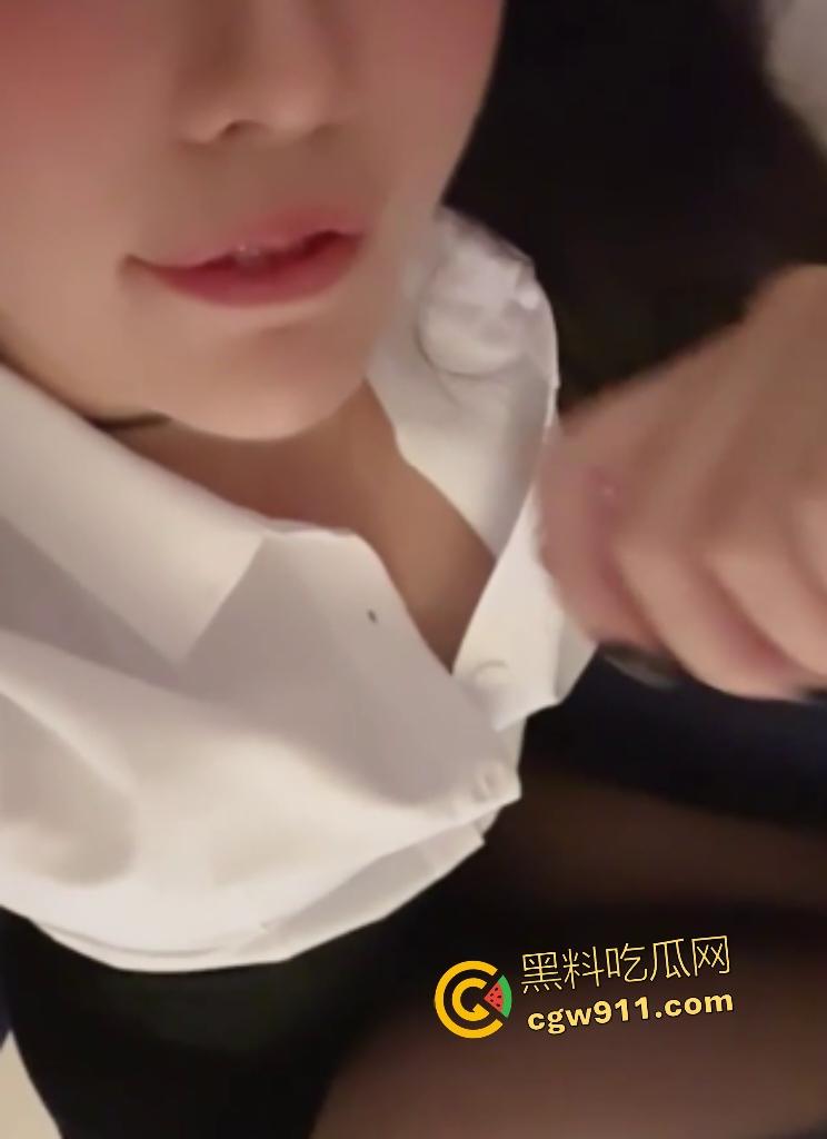 四川理工大学学妹【楚梦舒】户外露大奶,情趣酒店内被男友狗爬猛插内射肥穴,这男友真是捡到宝了!-1