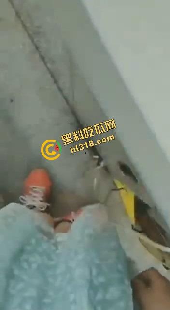 小学女教师讲台自慰,真空大黑逼插笔作妖,手都捏麻了还舍不得停,学生作业还没改完自己先高潮!-8