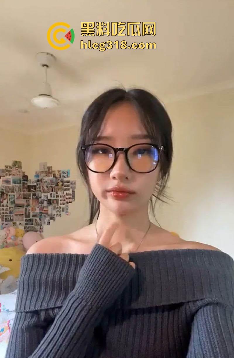 新南威尔士大学【黄立莹】极品清纯女留,粉嫩美乳反差诱惑,露脸口交无套后入,浪叫声让人销魂!-1