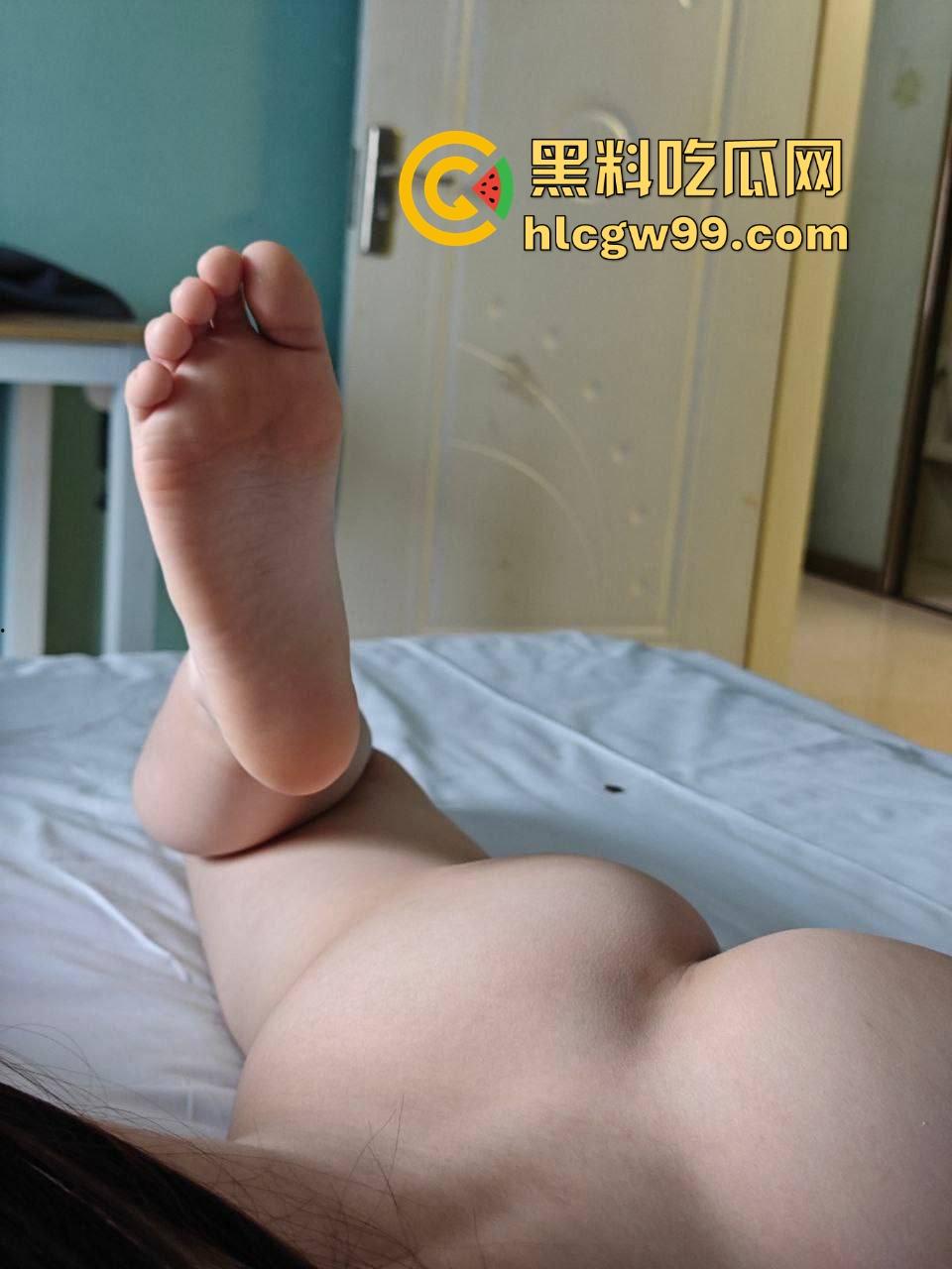 辽宁艺术附中艺术生『赵悦月』刚下课就被金主爸爸骗进酒店，洗个澡就开腿小怪兽开逼，艺术生的逼就是紧！-4