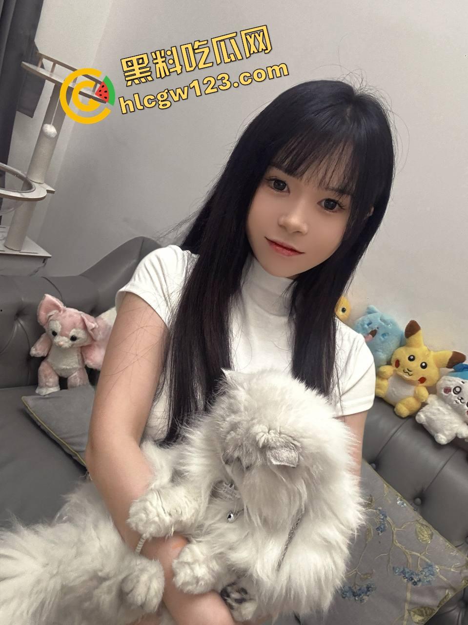 有钱大哥一亮牛子,两大母狗争抢上口,昔日小仙女如今舔得比狗都猛,你悟了吗纯爱战士!-5