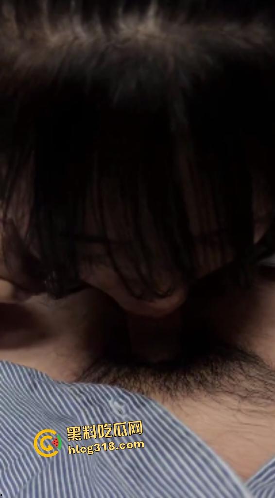 眼镜妹【刘涵韩】被男友PUA,第一次开房就喜欢上口交还不愿露脸,再怎么挡也挡不住骚性啊!-5